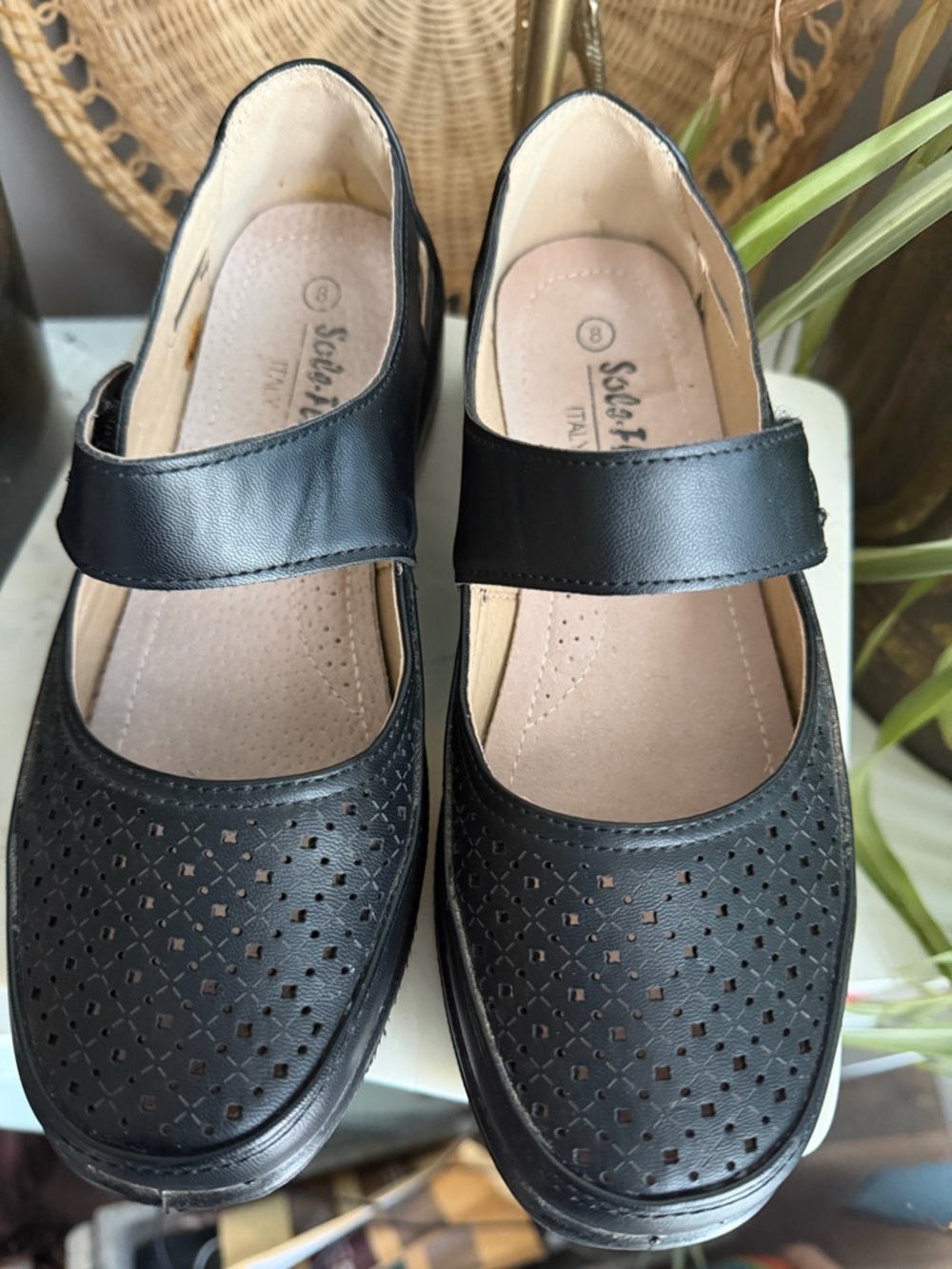 Solo-Flex Italy Black Perforated Mary Jane Comfort Shoes NWOT Size 8